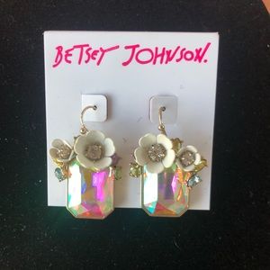 NWT Betsey Johnson Folwer Adorned Iridescent Earrings